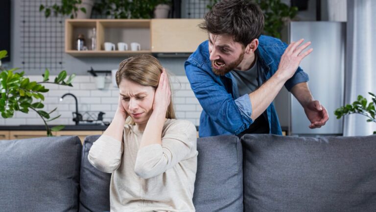 Violência contra a mulher: por que é difícil perceber no início? - Mens Sana Psicologia